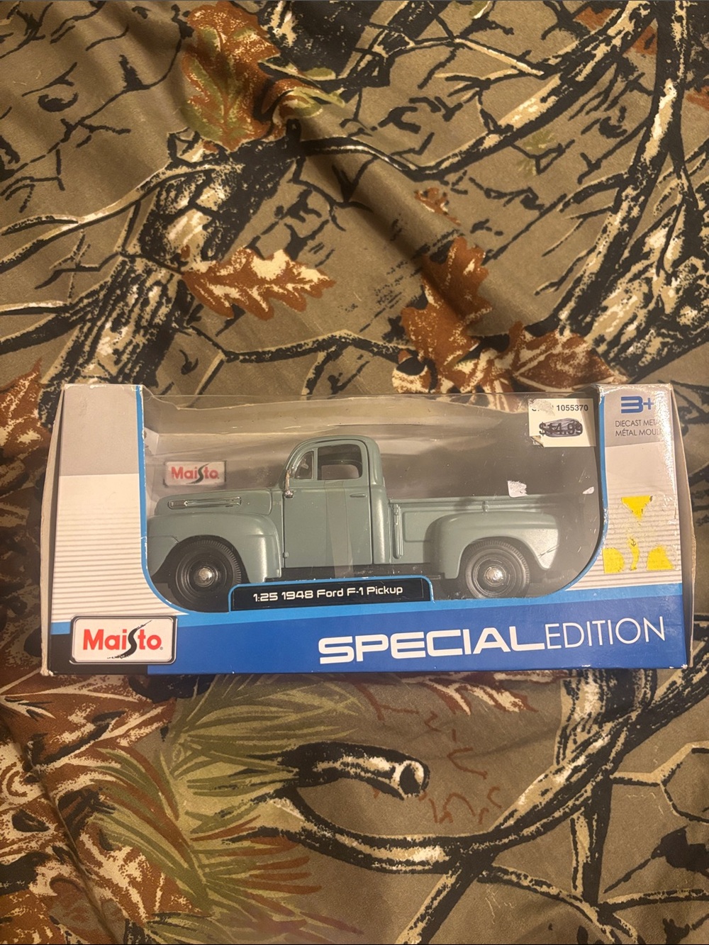 Maisto Special Edition 1:25 1948 Ford F-1 Pickup - Sage Green